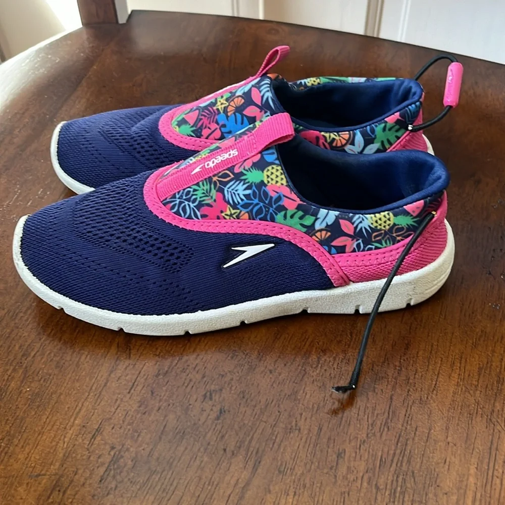 Speedo Size Small (13-1) Water Shoes
